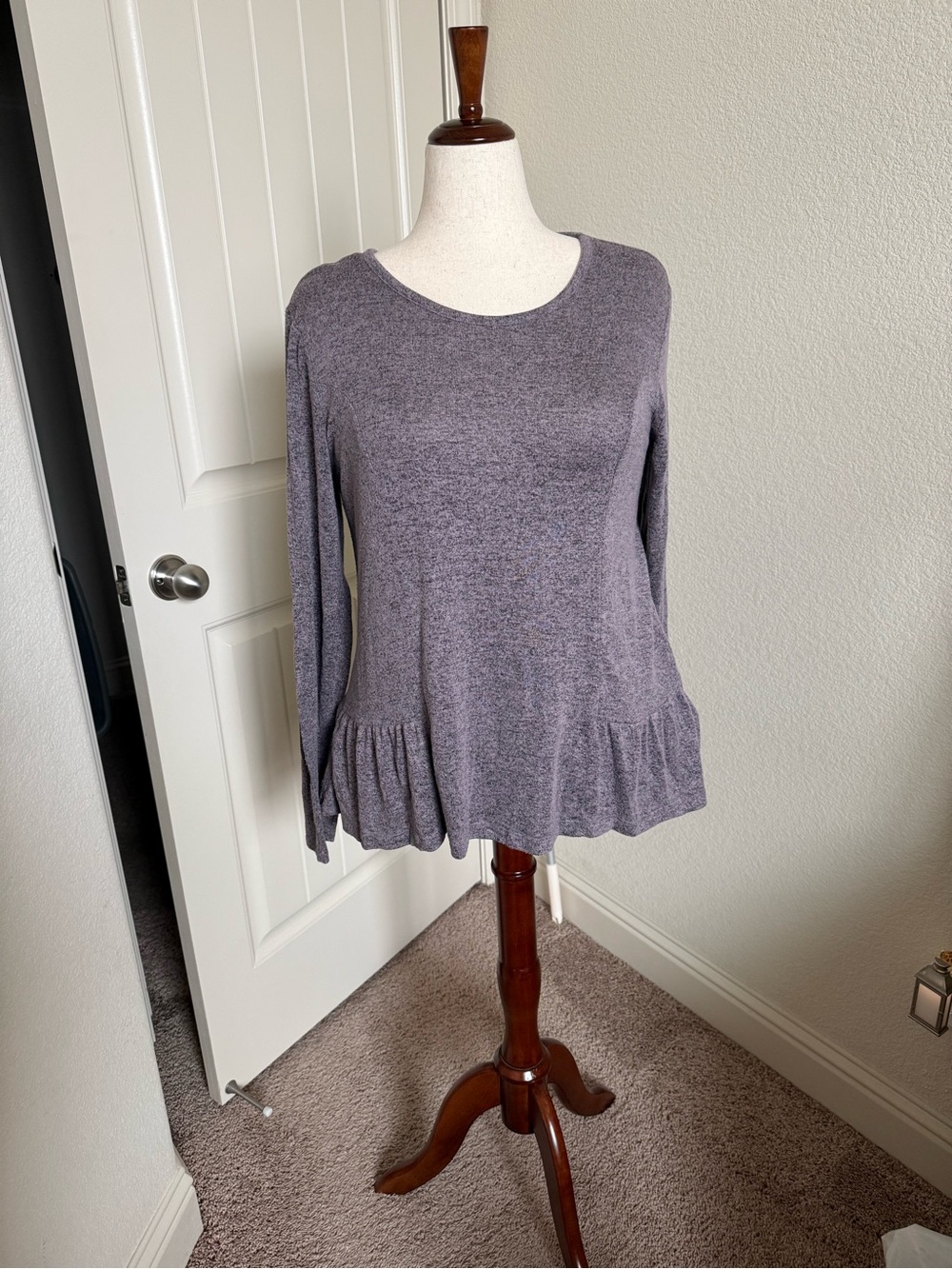 Maurices Heathered Lavender Ruffle-Hem Long Sleeve Top - L